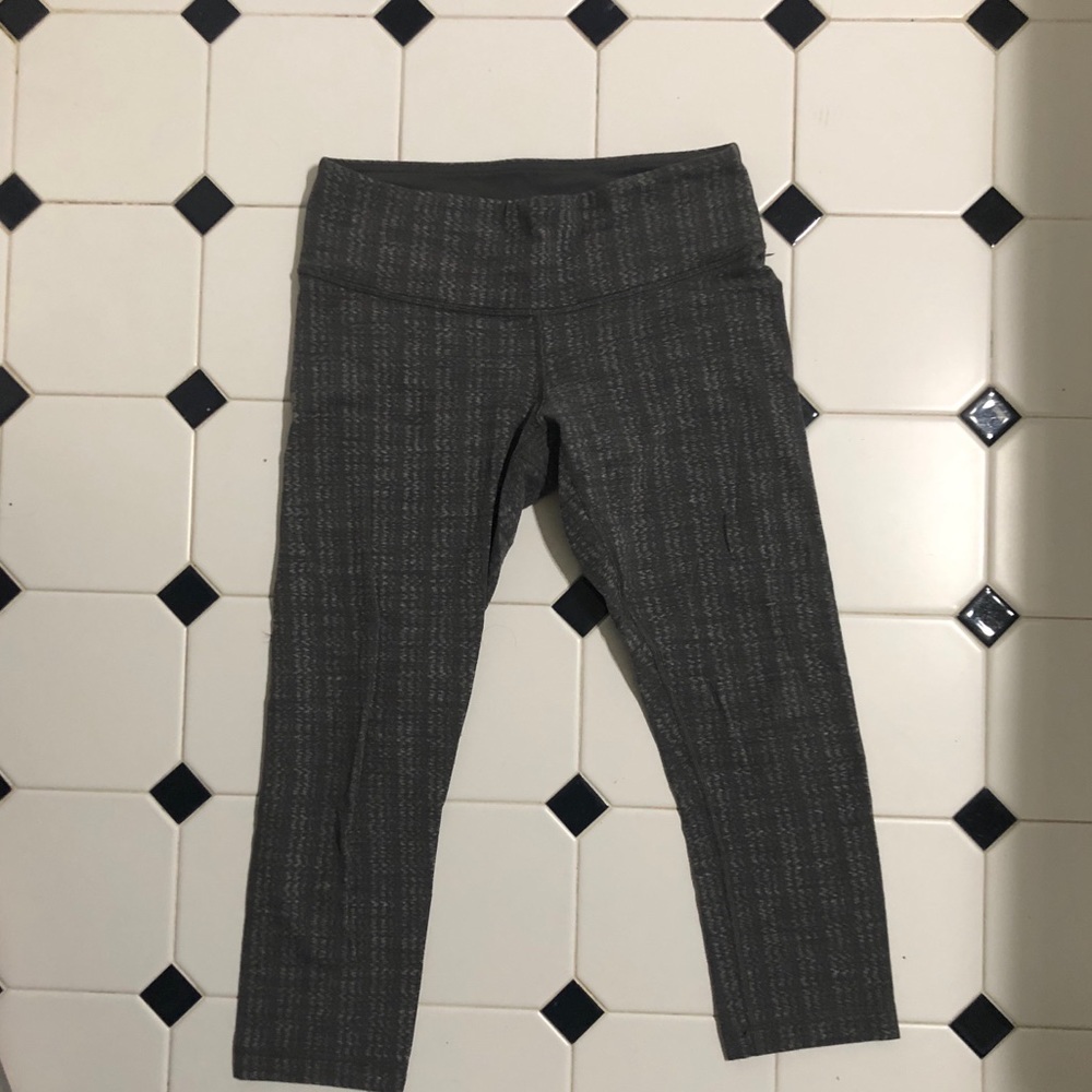 Lululemon grey Size 4 Crops